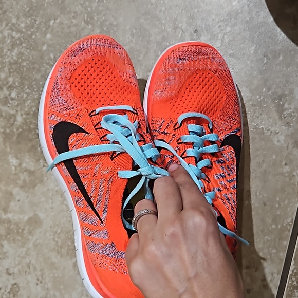 Last Chance! Nike fly knit running shoe - Picture 2 of 4